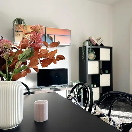Apartment Red House - Beautiful - Metro M1