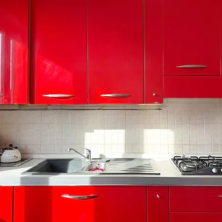 Red House - Beautiful - Metro M1 Milan