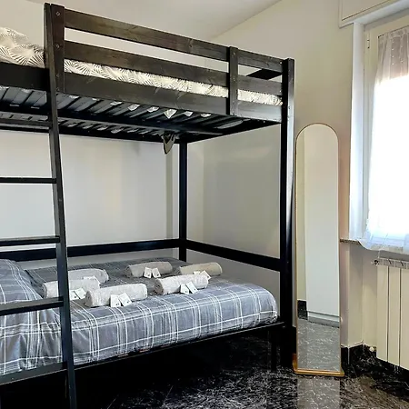 Red House - Beautiful - Metro M1 Apartment