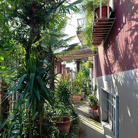 Apartment Red House - Beautiful - Metro M1 Milan