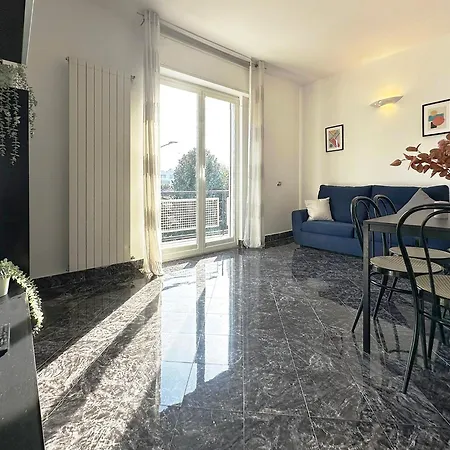 Apartment Red House - Beautiful - Metro M1