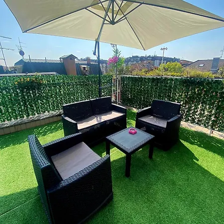 Red House - Beautiful - Metro M1 Apartment Milan